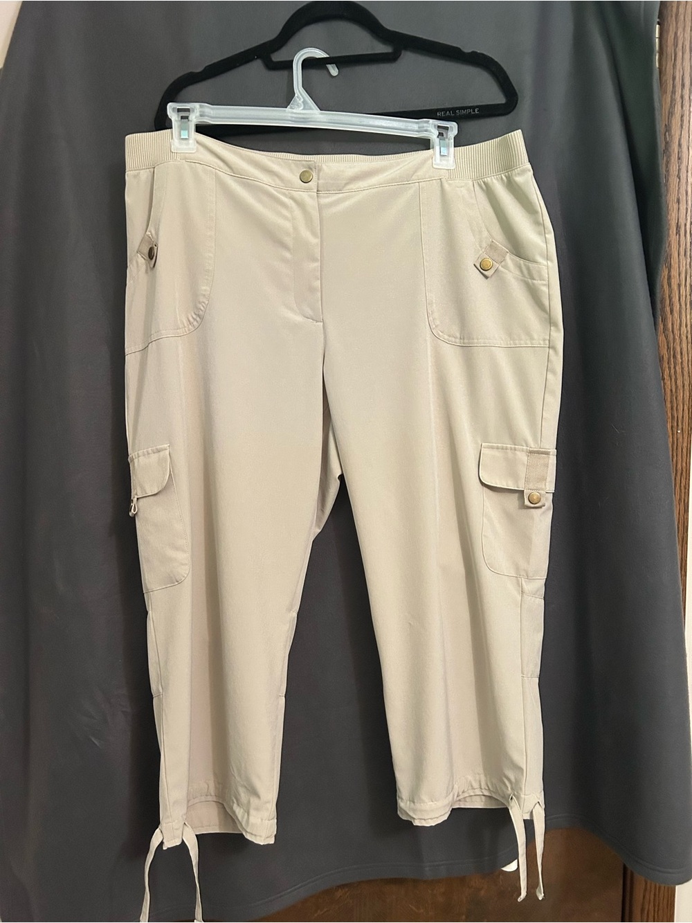 Chico’s Zenergy Beige Cargo Capri Pants for Women